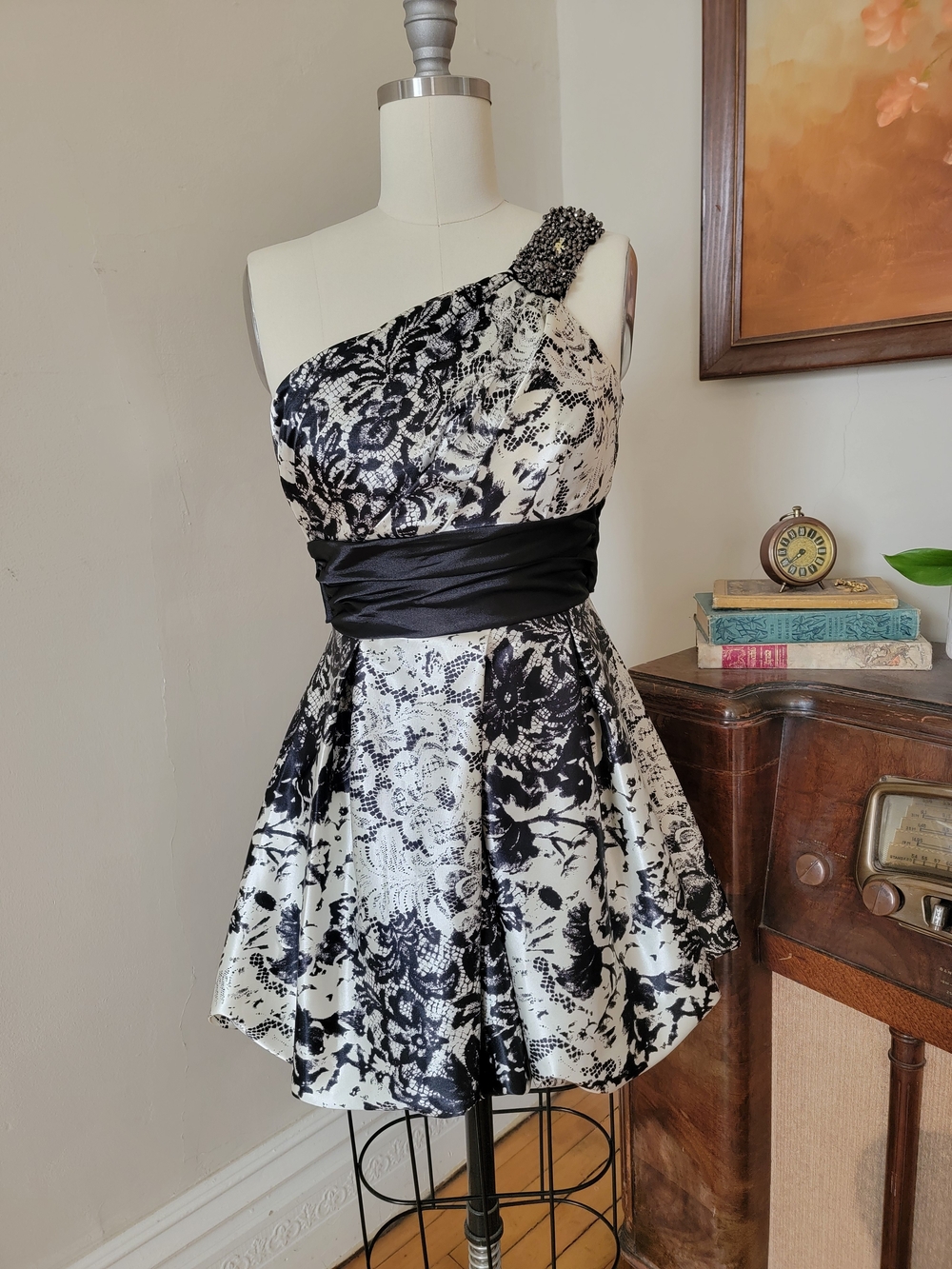 Y2k One-Shoulder Black and White Floral Party Dress Beaded Bubble Hem XS-S